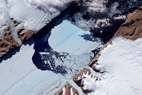 Abbruch vom Petermann-Gletscher 21.7.2012 – credit: NASA Earth Observatory
