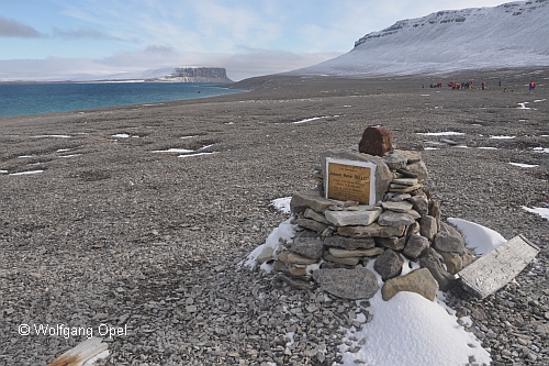 Denkmal für Joseph-René Bellot, der während einer Suchexpedition ertrank