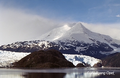 Blick auf den schneebedeckten Monte Sarmiento