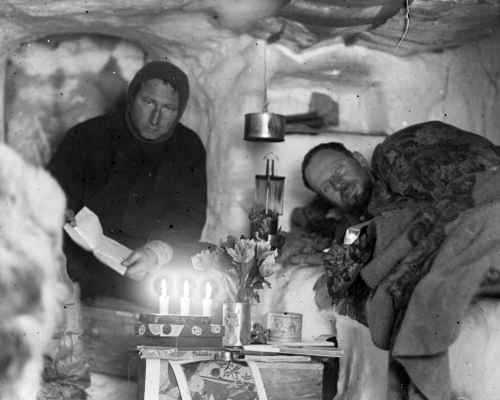 Georgi und Loewe in der Eishöhle – Foto: Ernst Sorge
