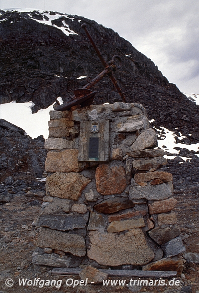Denkmal für Andrees Expedition auf Danskøya