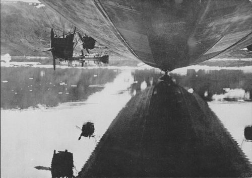 Die Wasserung des Zeppelins - Postkarte