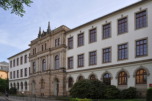 Das Gebäude der Höheren Volksschule Dresden-Plauen