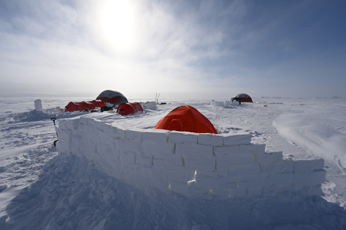 Tent on Mercy Bay © Parks Canada